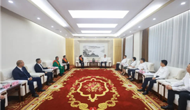 樂山新聞網5月7日報道：趙波趙迎春賴淑芳黃平林會見我市受表彰的全國全省勞動模范和先進工作者代表