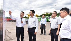 楚雄州州長(zhǎng)張文旺蒞臨公司調(diào)研交能融合 （新能源重卡應(yīng)用）工作